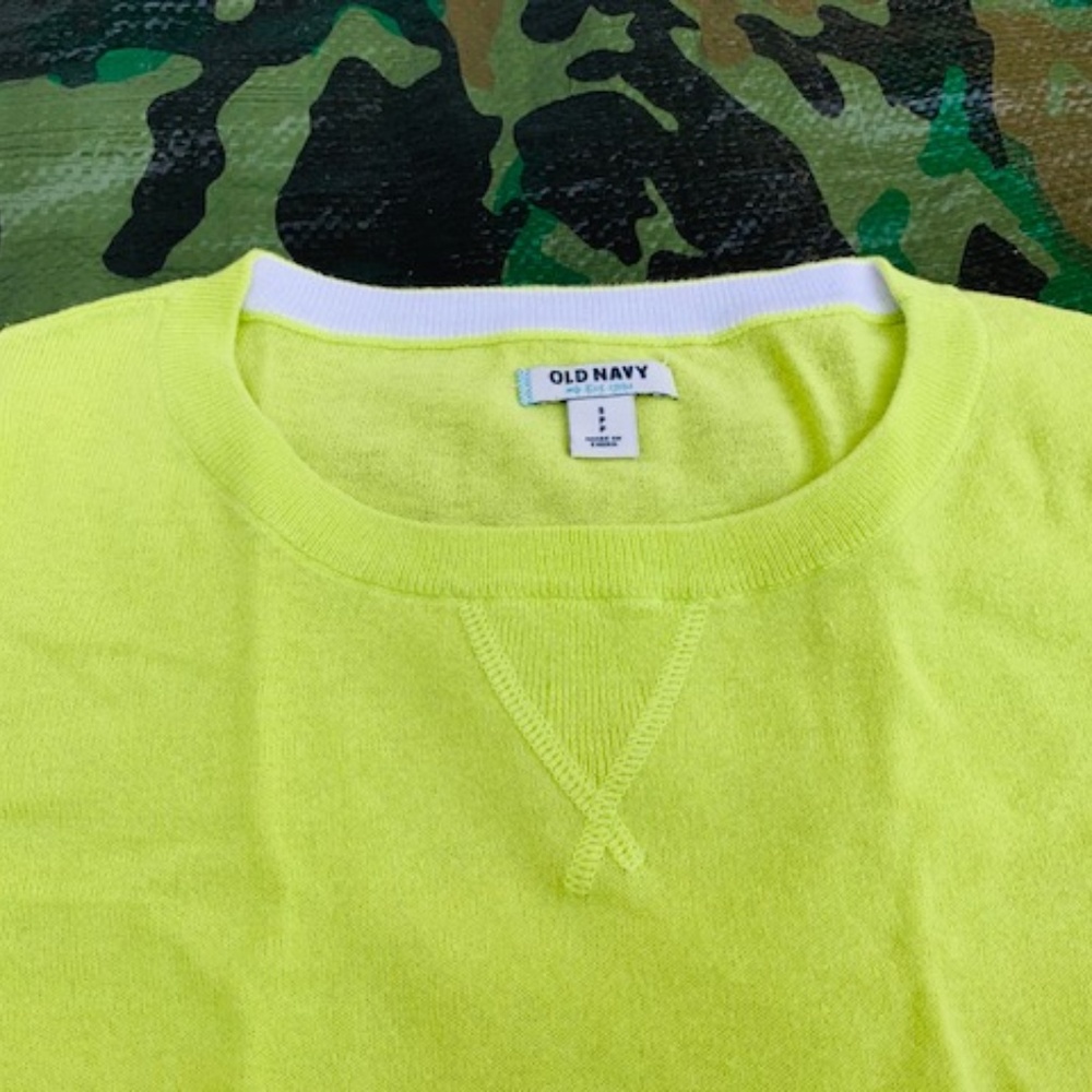 Crew neck light weight sweater size small - Picture 2 of 7